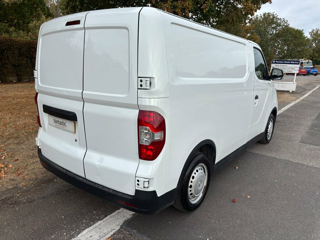 Maxus eDeliver 3 50.23Kwh Panel Van Fwd L1 122 P Black #23