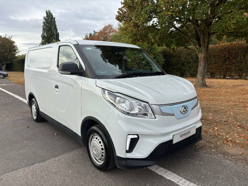 Maxus eDeliver 3 50.23Kwh Panel Van Fwd L1 122 P Black #2