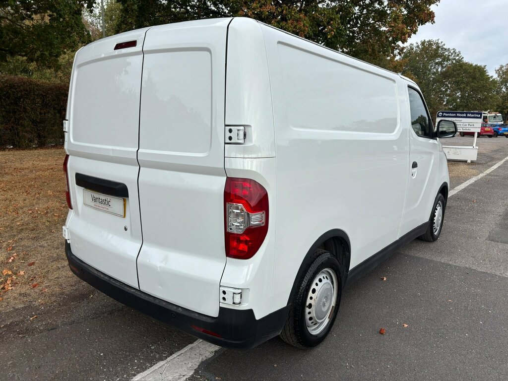 Maxus eDeliver 3 50.23Kwh Panel Van Fwd L1 122 P Black #4
