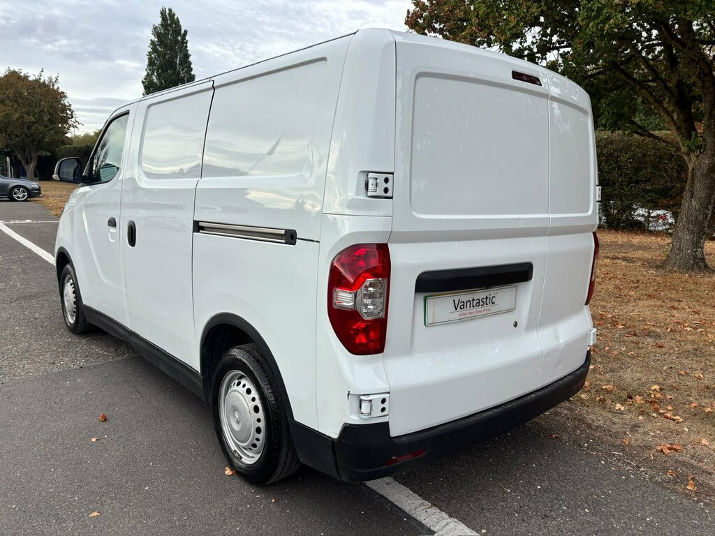 Maxus eDeliver 3 50.23Kwh Panel Van Fwd L1 122 P Black #6
