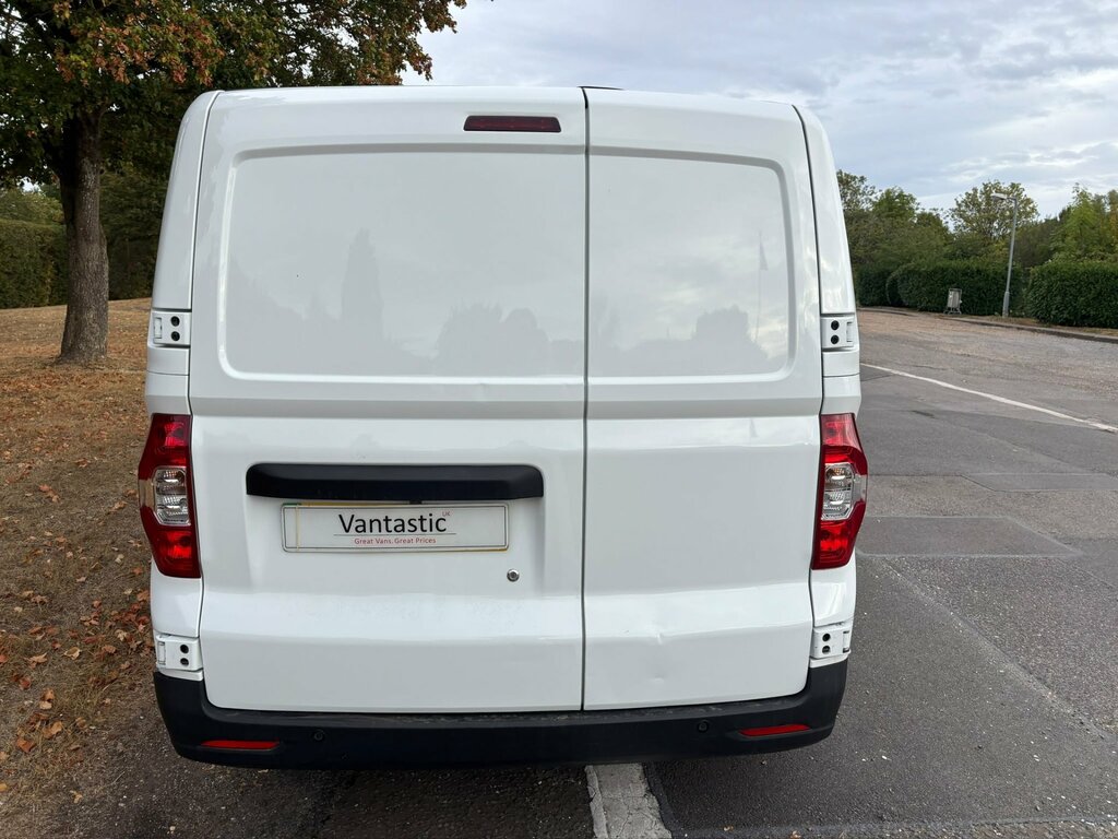 Maxus eDeliver 3 50.23Kwh Panel Van Fwd L1 122 P Black #18