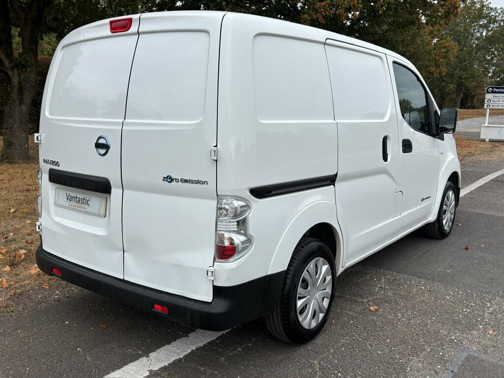Nissan e-NV200 Mpv White #11