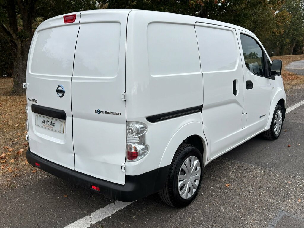 Nissan e-NV200 Mpv White #10