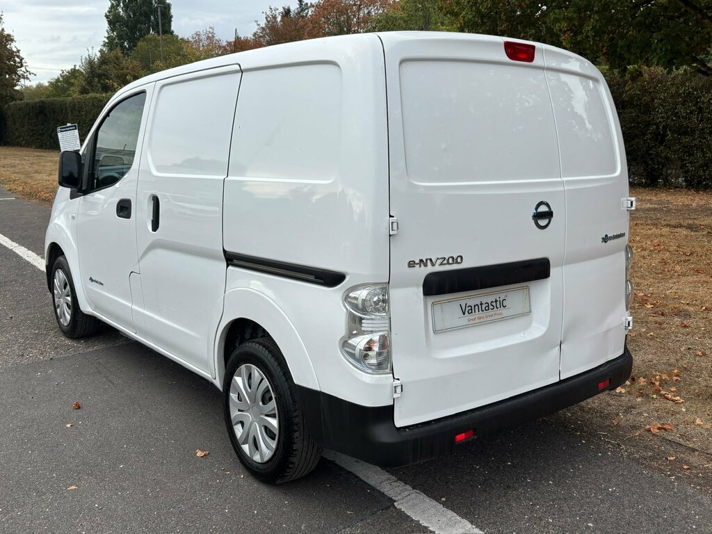 Nissan e-NV200 Mpv White #19