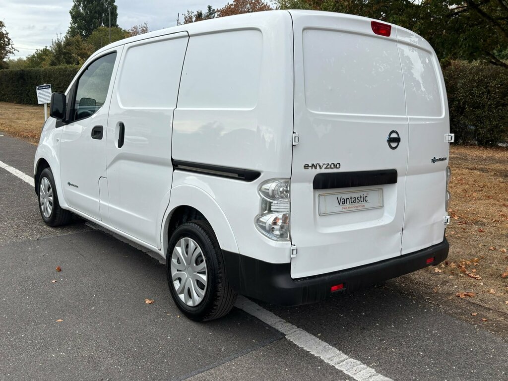 Nissan e-NV200 Mpv White #12