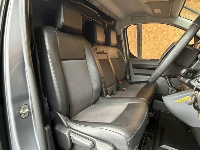 Vauxhall Vivaro 1.5 Turbo D 2700 Sportive Panel Van Man Grey #6