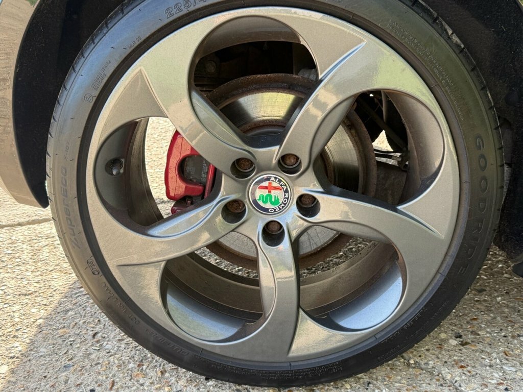 Alfa Romeo Giulietta Hatchback Black #4