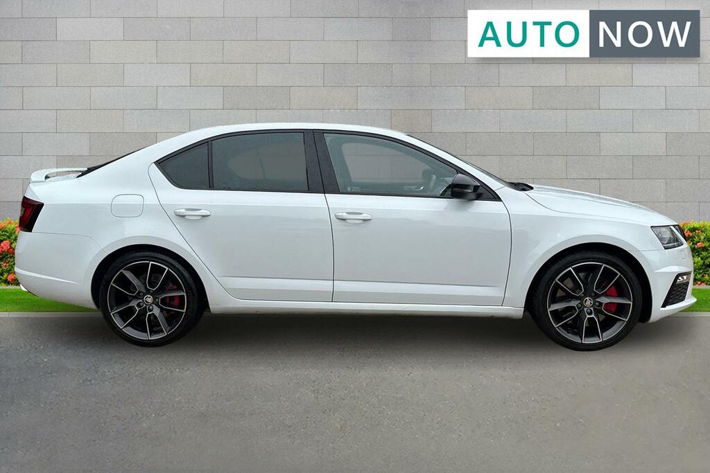 Skoda Octavia Skoda Octavia 2.0 Tsi Gpf Vrs Hatchback White #4