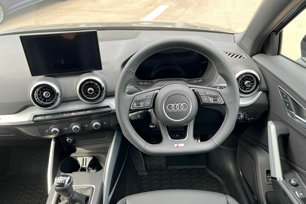 Audi Q2 35 Tfsi Black Edition S Tronic 2025 White #12