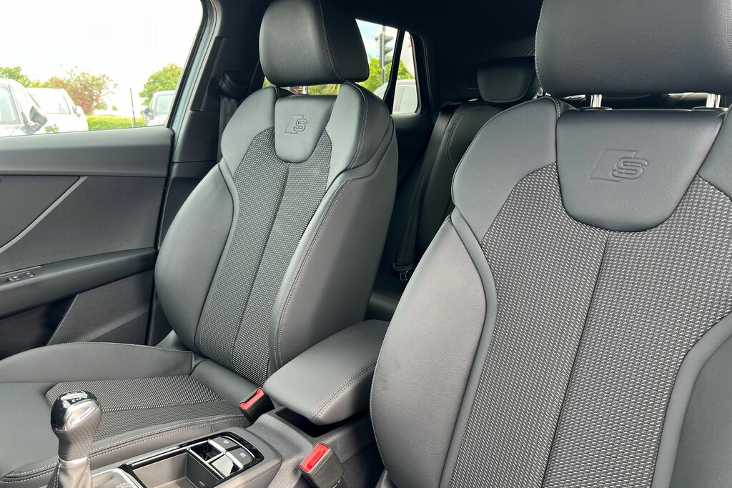 Audi Q2 35 Tfsi Black Edition S Tronic 2025 White #10