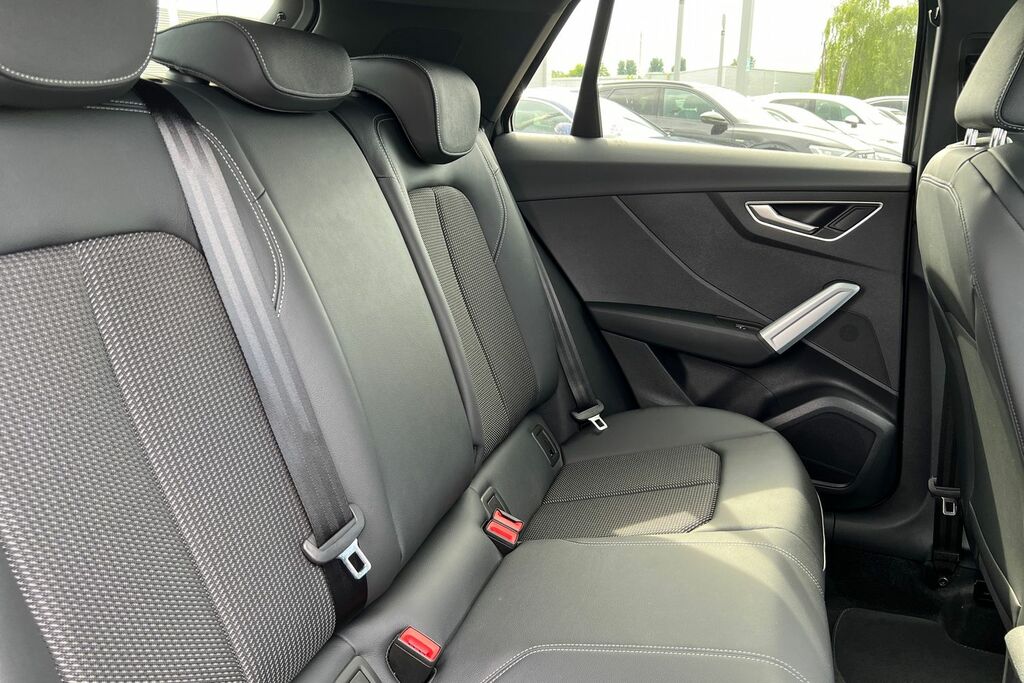 Audi Q2 35 Tfsi Black Edition S Tronic 2025 White #13