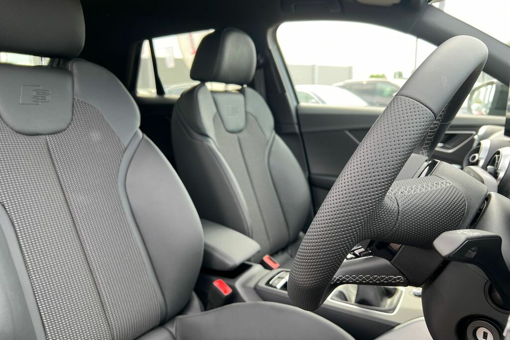 Audi Q2 35 Tfsi Black Edition S Tronic 2025 White #14