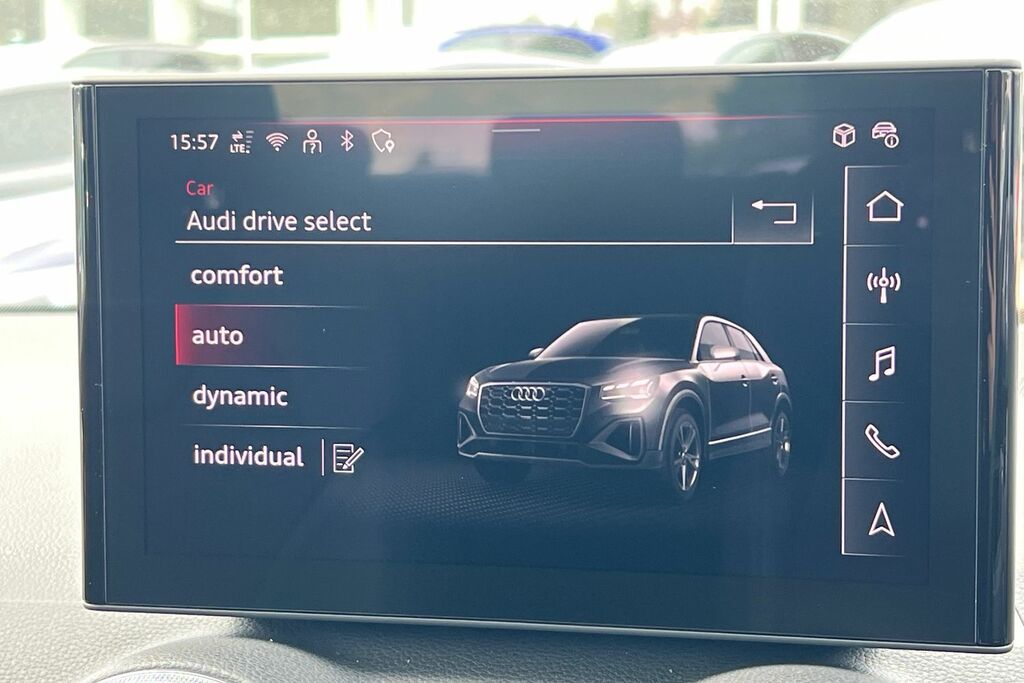 Audi Q2 35 Tfsi Black Edition S Tronic 2025 White #24