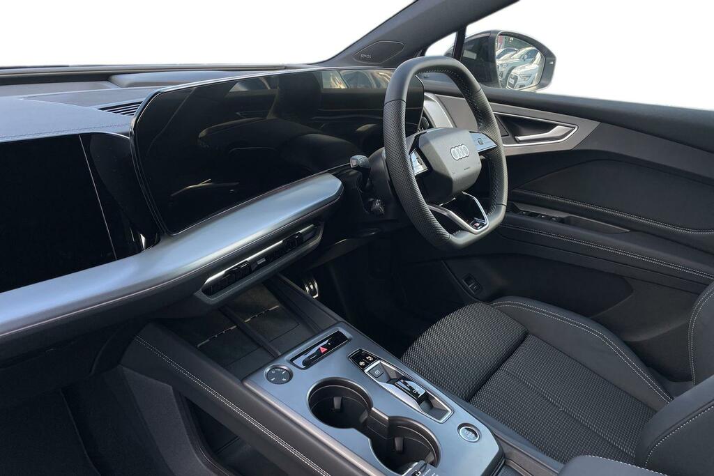 Audi Q4 E Tron Audi Q4 E-tron Estate Special Edition 210Kw Perfor White #2