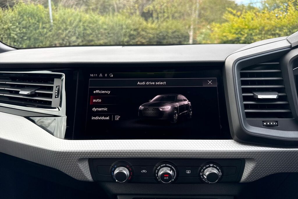 Audi A1 Audi 30 Tfsi 110 Black Edition S Tronic Black #19