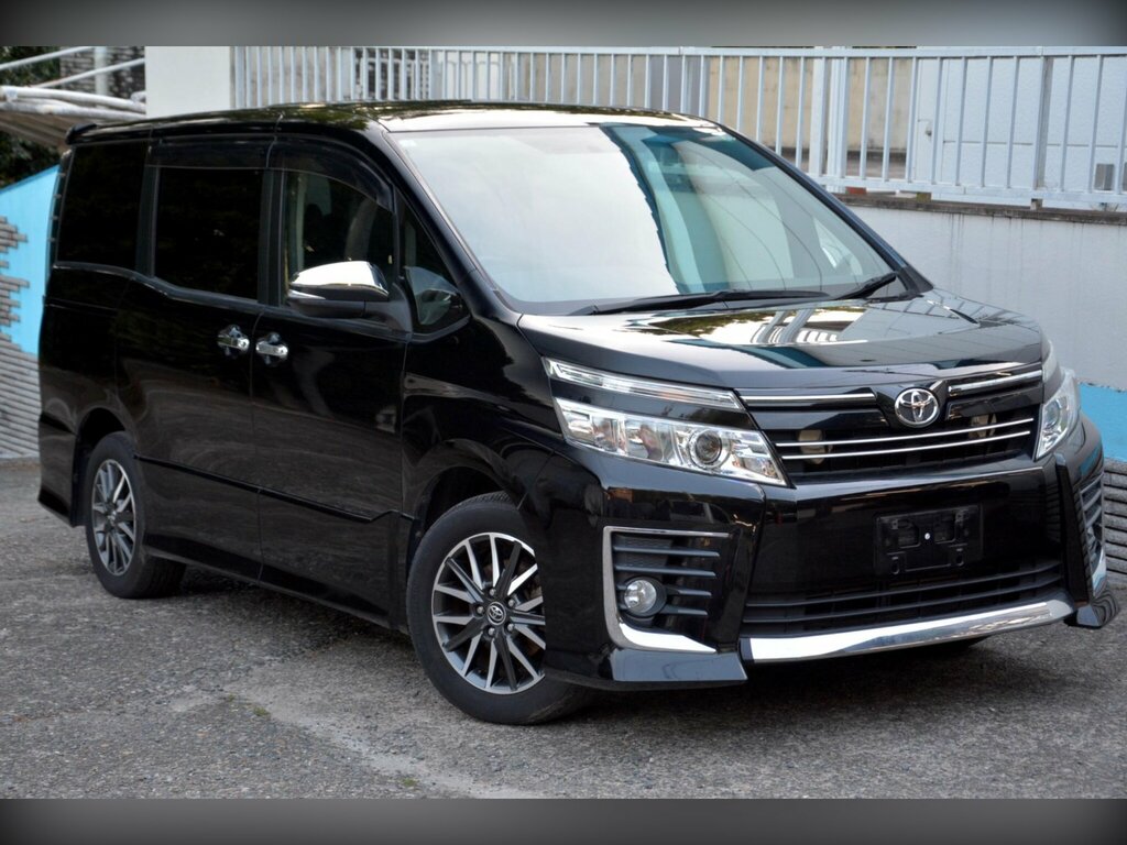 Toyota Voxy 2.0 Zs Kiramaki - Seven Seater Black