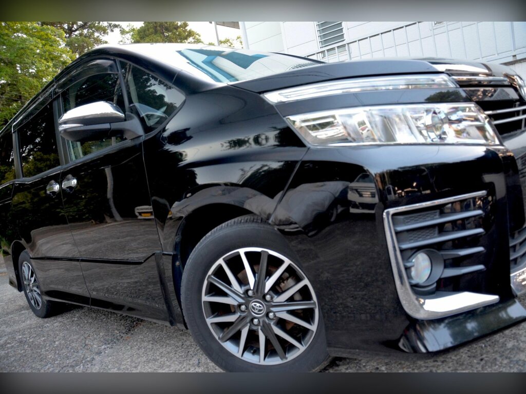 Toyota Voxy 2.0 Zs Kiramaki - Seven Seater Black #3