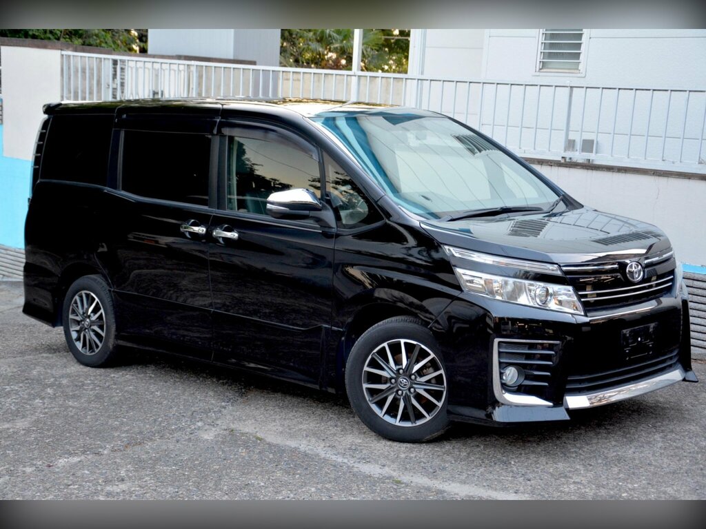 Toyota Voxy 2.0 Zs Kiramaki - Seven Seater Black #4