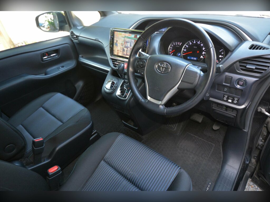 Toyota Voxy 2.0 Zs Kiramaki - Seven Seater Black #2
