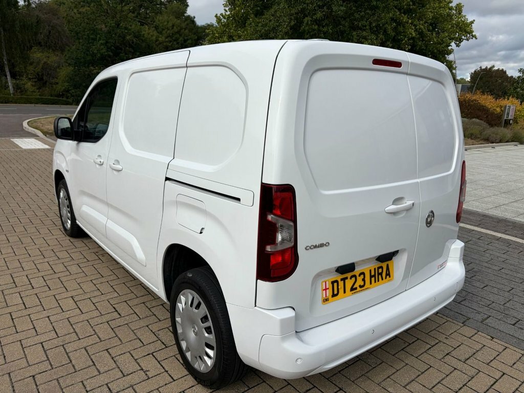 Vauxhall Combo 1.5L Pro White #4