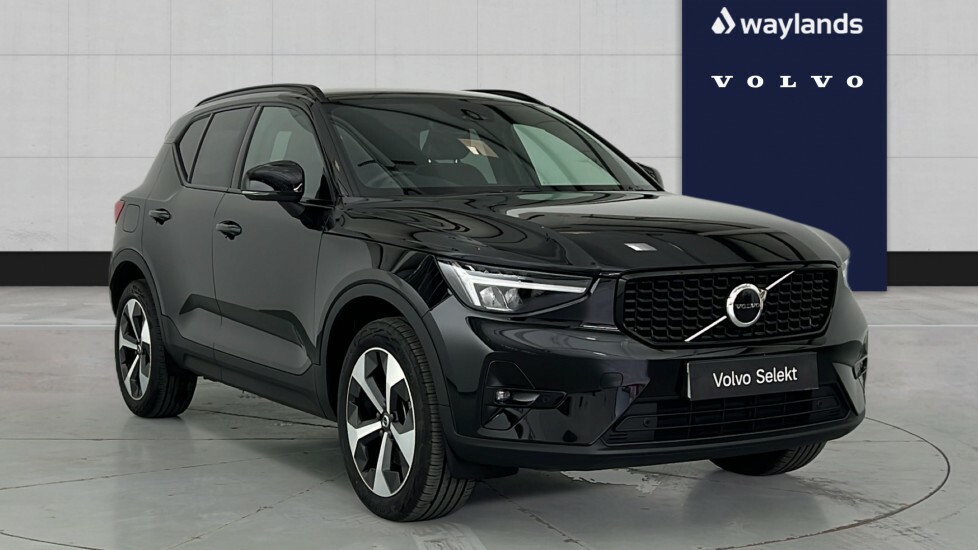 Volvo XC40 Plus Dark Black