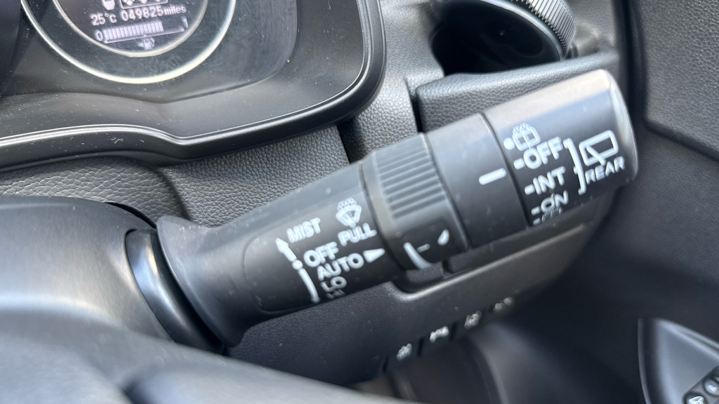 Honda Jazz 1.3L I-vtec S 101 Bhp White #24