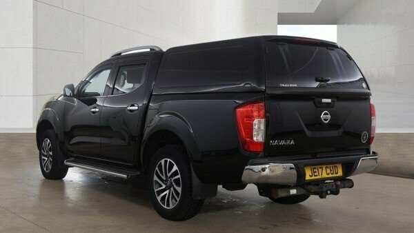 Nissan Navara 2.3 Dci Tekna Pickup Double Cab 4W Black #3