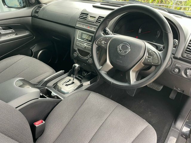SsangYong Rexton Estate Silver #7
