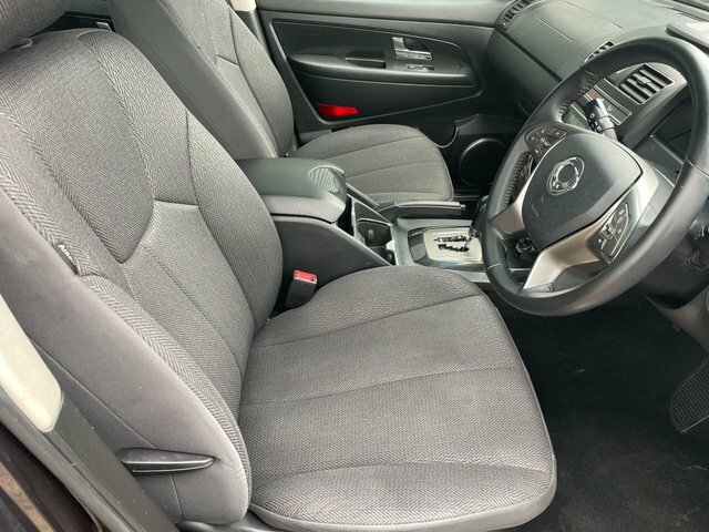 SsangYong Rexton Estate Silver #9