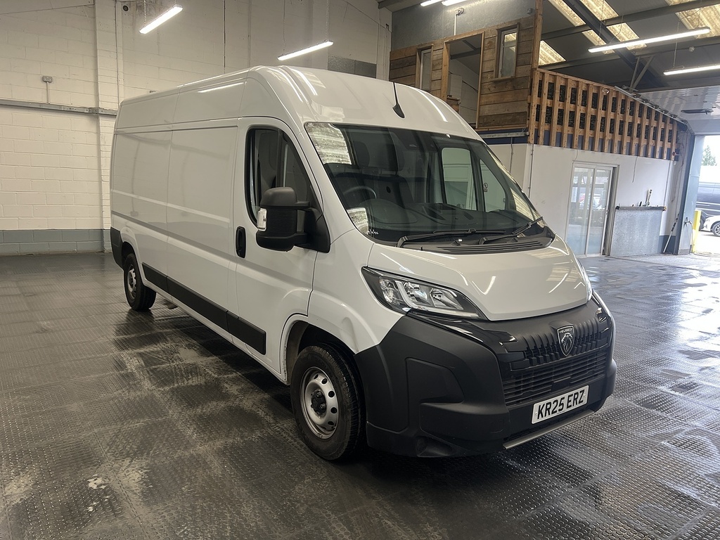 Peugeot Boxer 2.2 Bluehdi 335 Professional Panel Van White #4