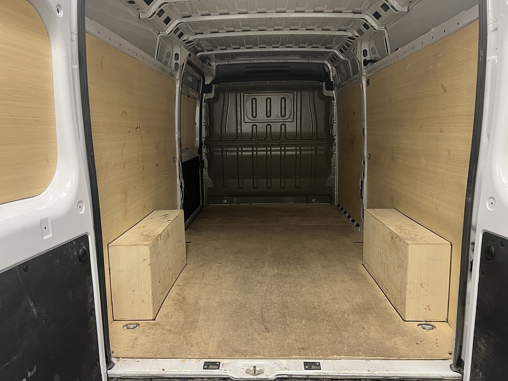 Peugeot Boxer 2.2 Bluehdi 335 Professional Panel Van White #5