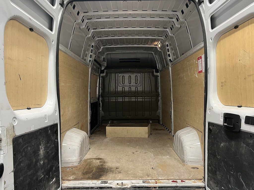 Peugeot Boxer 2.2 Bluehdi 335 Professional Panel Van White #5