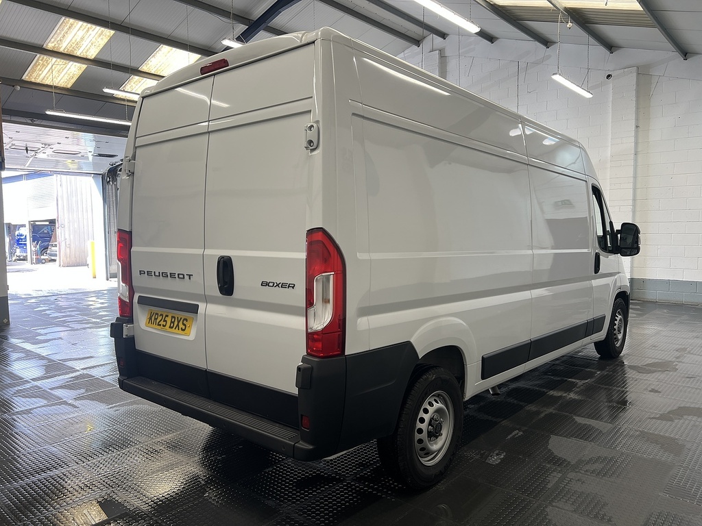 Peugeot Boxer 2.2 Bluehdi 435 Professional Panel Van White #3