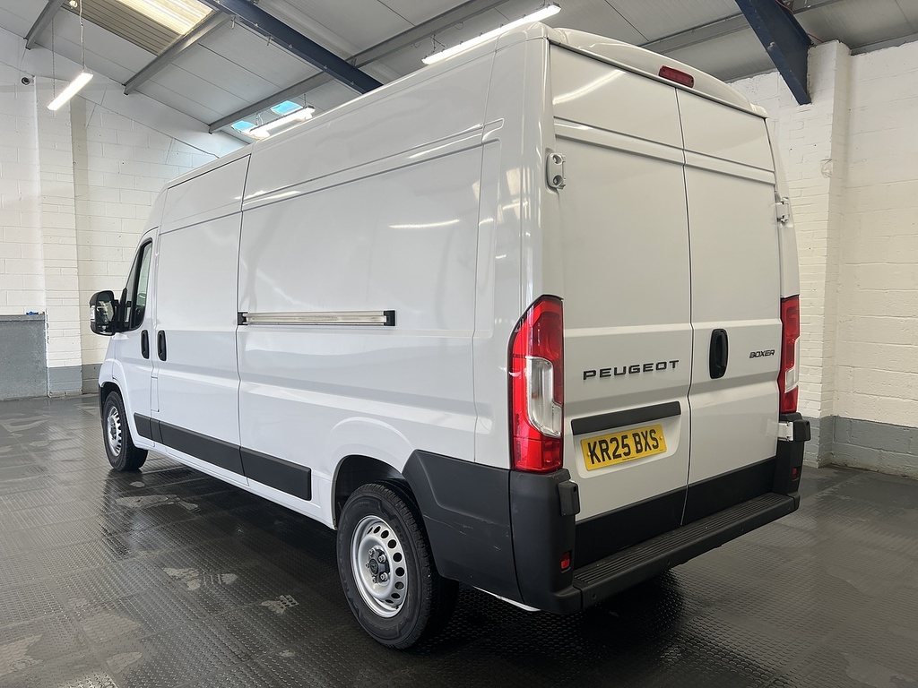 Peugeot Boxer 2.2 Bluehdi 435 Professional Panel Van White #2
