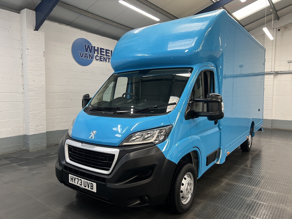 Peugeot Boxer 2.2 Bluehdi 335 Professional Premium Platform Ca White
