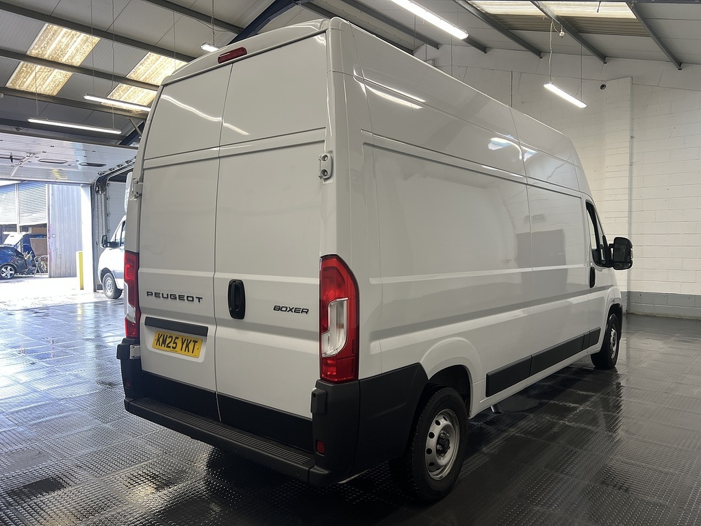 Peugeot Boxer 2.2 Bluehdi 335 Professional Panel Van White #3