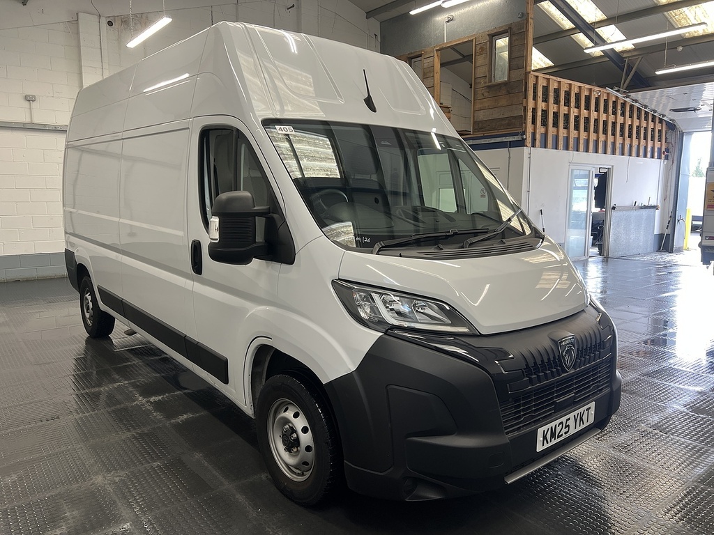 Peugeot Boxer 2.2 Bluehdi 335 Professional Panel Van White #4