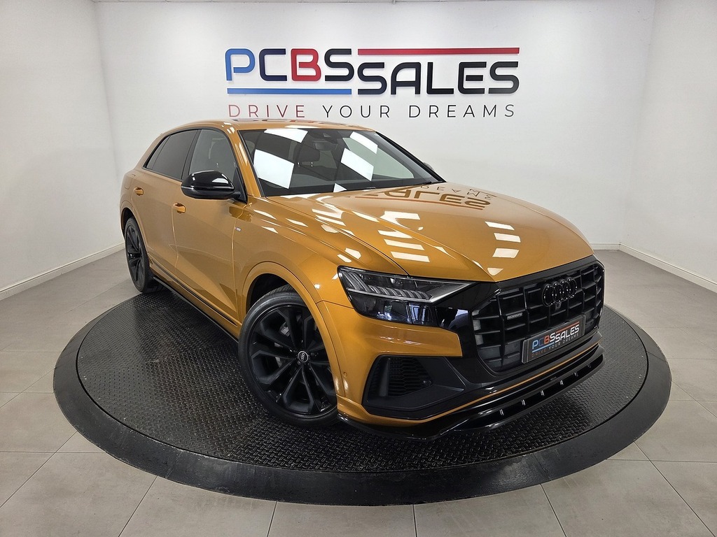 Audi Q8 e tron 3.0 Tfsie V6 55 Black Edition Suv Plug- EK71XTX Orange