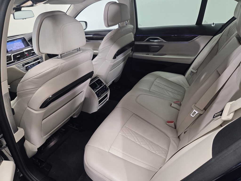 BMW 7 Series 3.0L M Sport  #17
