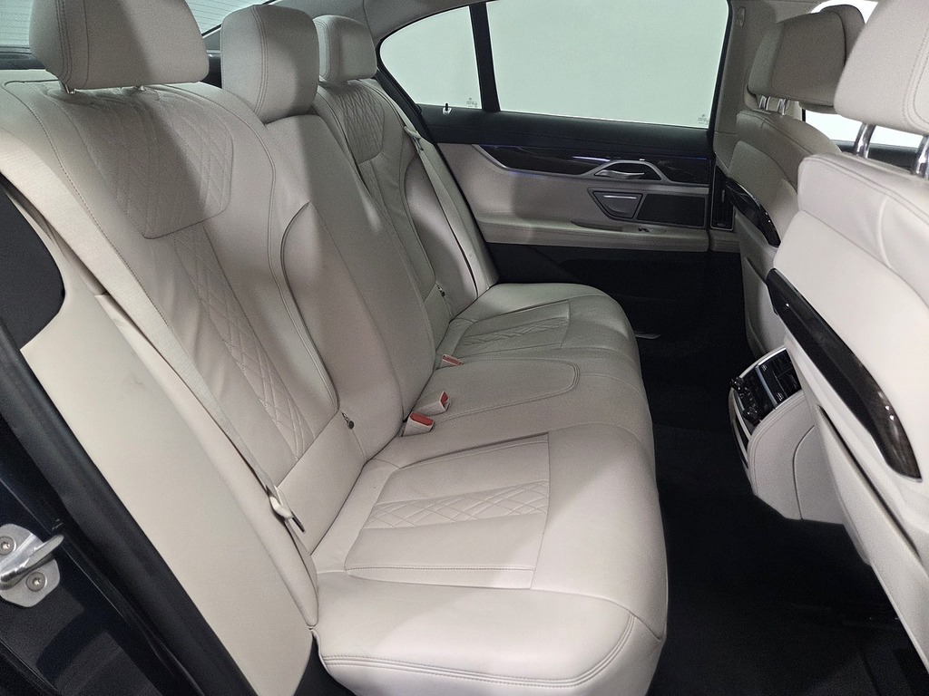 BMW 7 Series 3.0L M Sport  #11