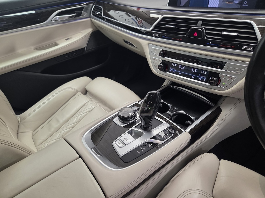BMW 7 Series 3.0L M Sport  #32