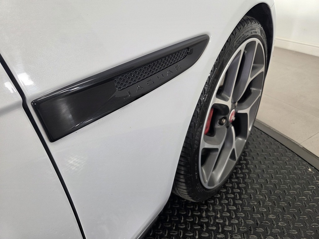 Jaguar XE 2.0D Prestige Euro 6 S S Red #49