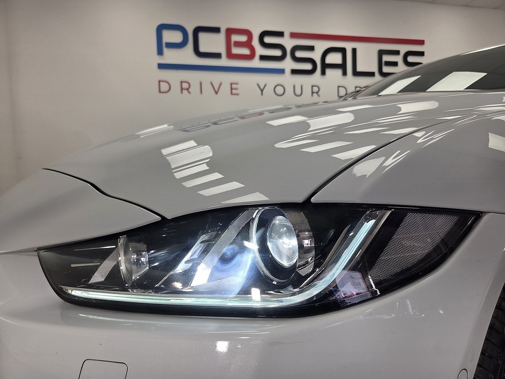 Jaguar XE 2.0D Prestige Euro 6 S S Red #45