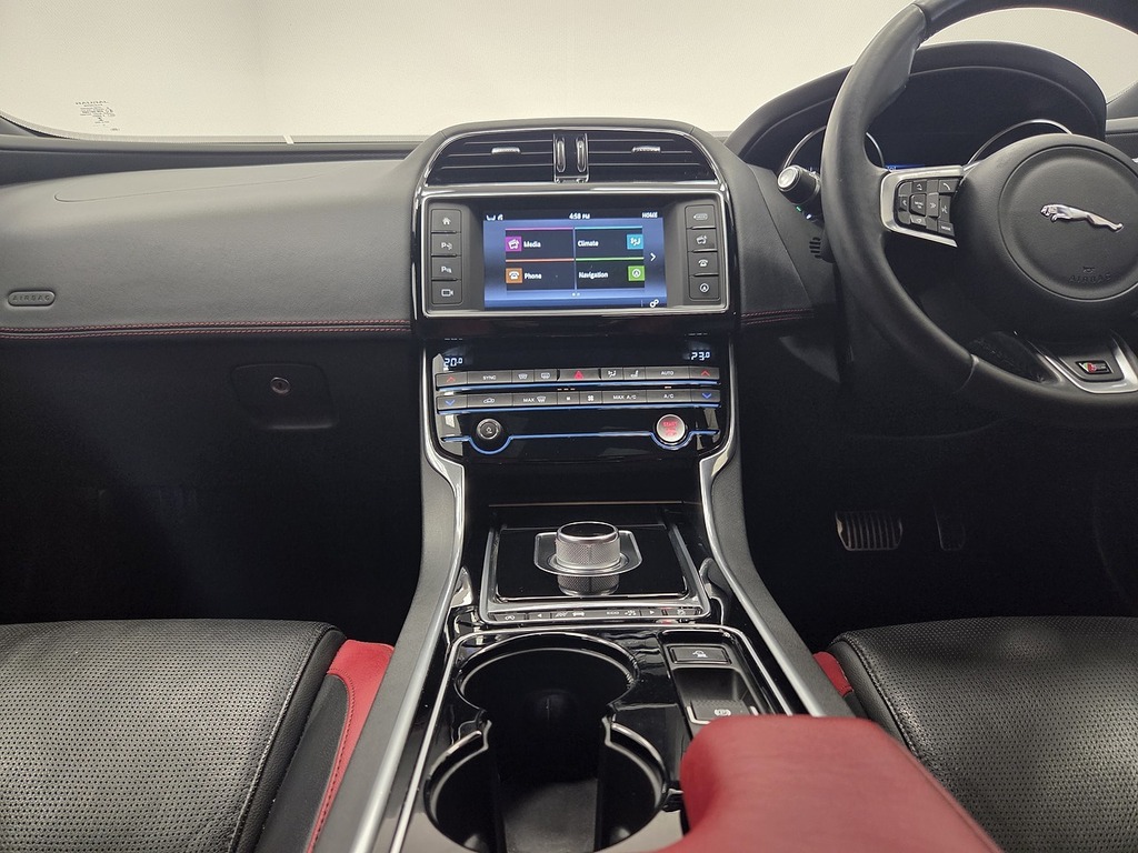 Jaguar XE 2.0D Prestige Euro 6 S S Red #31