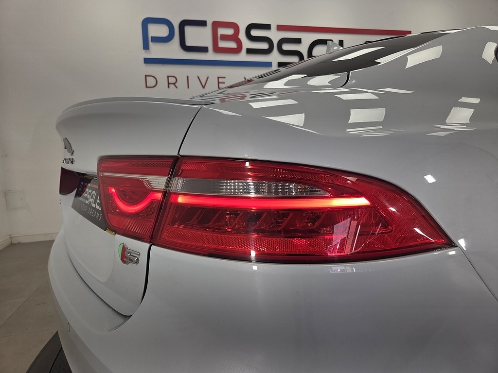 Jaguar XE 2.0D Prestige Euro 6 S S Red #47