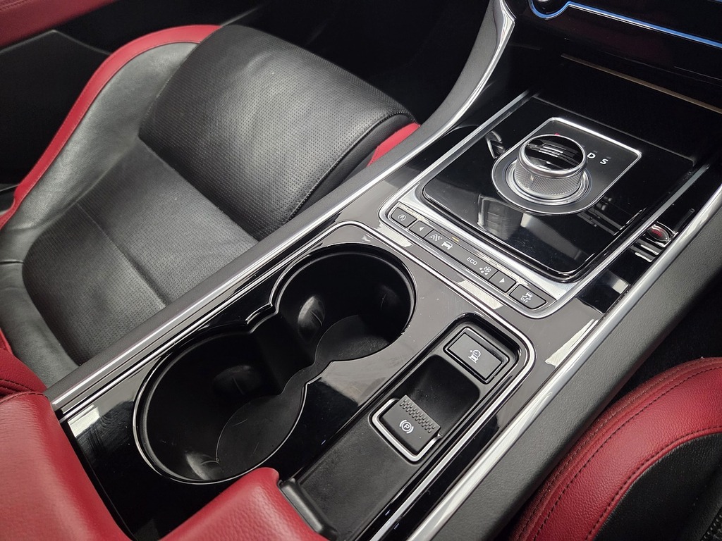 Jaguar XE 2.0D Prestige Euro 6 S S Red #32