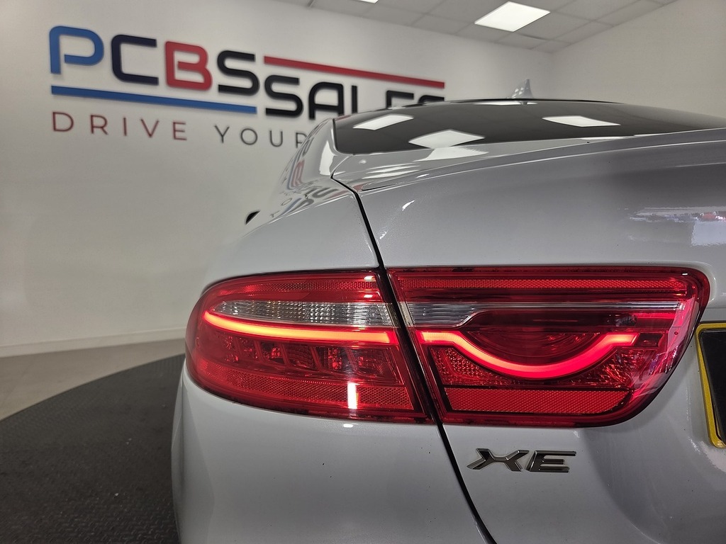Jaguar XE 2.0D Prestige Euro 6 S S Red #46