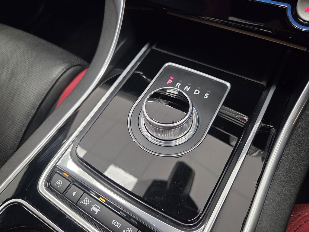 Jaguar XE 2.0D Prestige Euro 6 S S Red #33