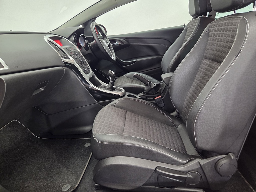 Vauxhall Astra GTC 2.0 Cdti 16V Sri Red #7