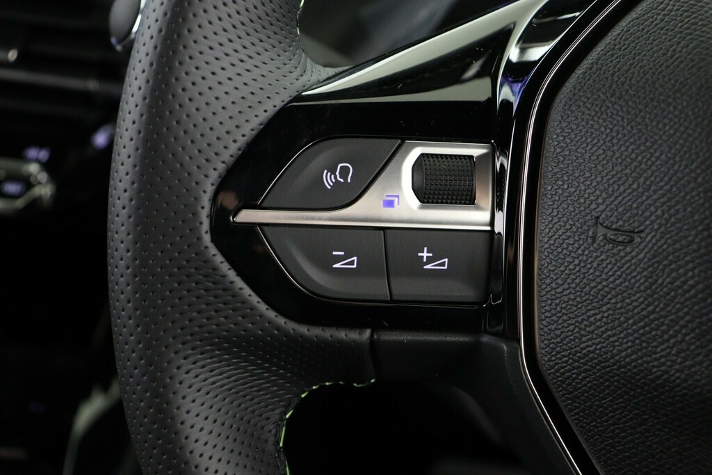 Peugeot e-208 100Kw E-style 50Kwh White #24
